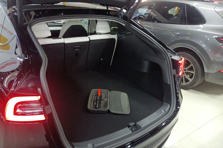 特斯拉 Model Y 2021款 标准续航后驱版机舱底盘23