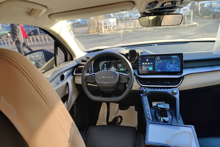 领克06 2023款 Remix 1.5T Shero中控内饰13