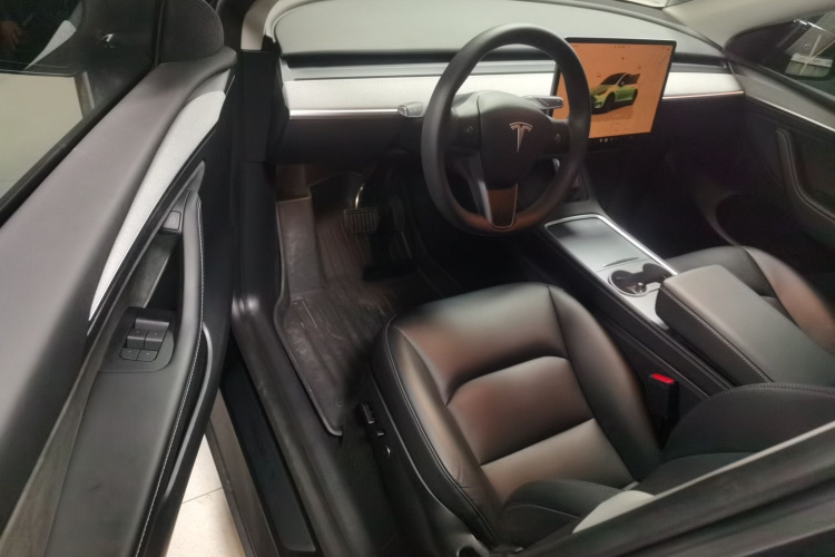 特斯拉 Model Y 2024款 后轮驱动版中控内饰7003