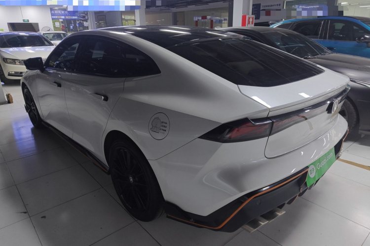 长安UNI-V 2023款 1.5T 运动版车身外观4