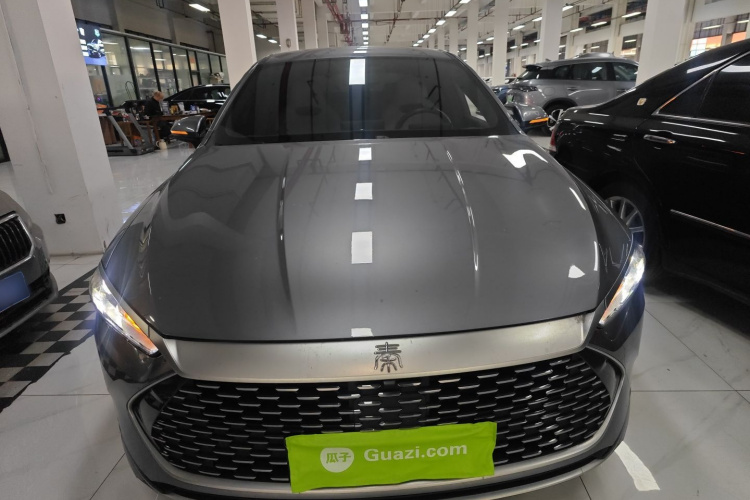 比亚迪 秦PLUS 2024款 荣耀版 DM-i 55KM领先型车身外观2