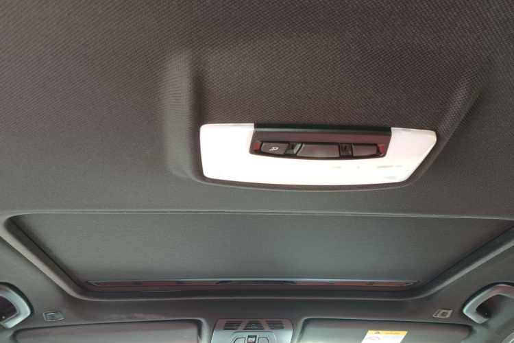 宝马3系 2019款 320i M运动曜夜版局部细节22