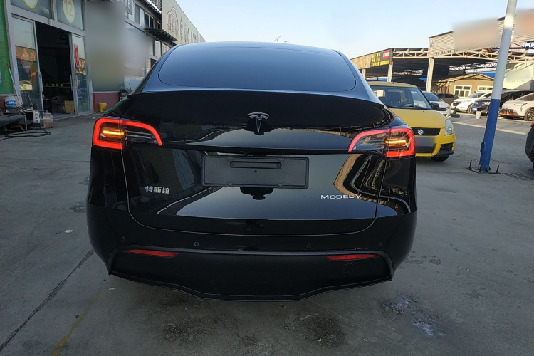 特斯拉 Model Y 2022款 长续航全轮驱动版车身外观6