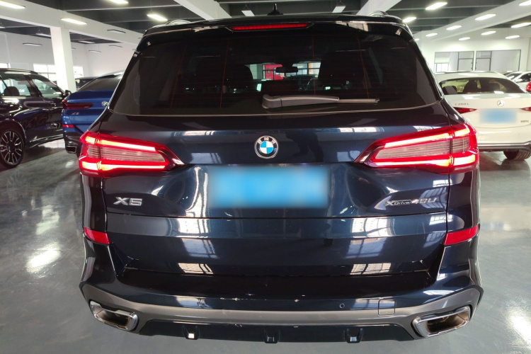 宝马X5 2022款 改款 xDrive 30Li 尊享型M运动套装车身外观6