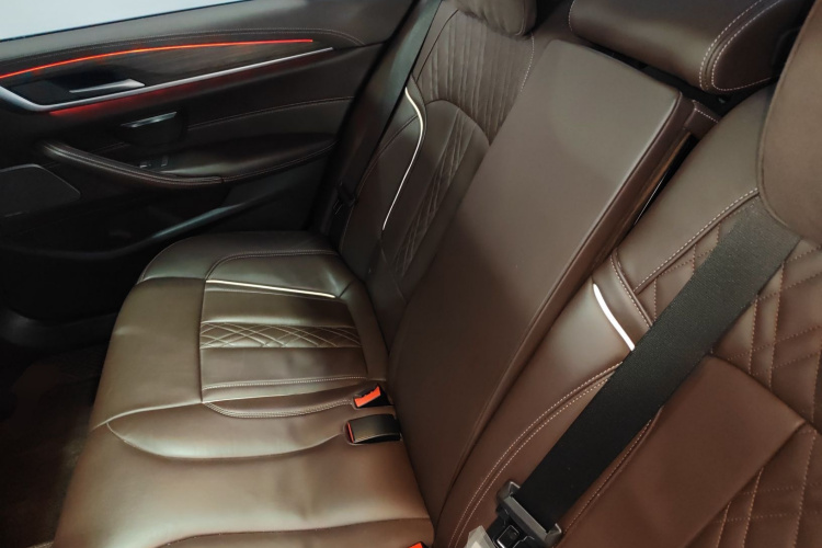 宝马5系新能源 2019款 改款 530Le 先锋版中控内饰7004