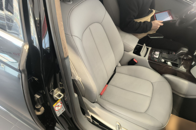 奥迪A6L 2016款 30 FSI 舒适型局部细节41