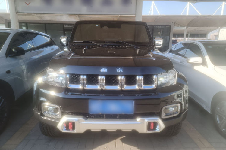 北京越野 北京BJ40 2023款 2.0T 自动四驱城市猎人版侠客型车身外观2