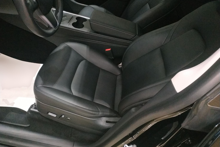 特斯拉 Model Y 2021款 标准续航后驱版中控内饰19