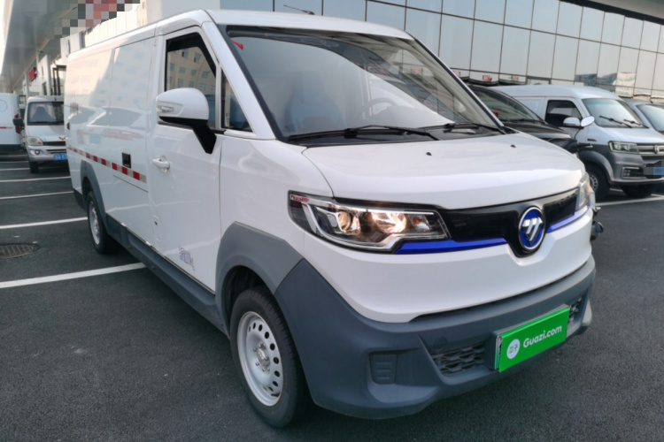 福田 智蓝精灵E7 2024款 改款 纯电动厢式运输车 平顶2座 亿纬锂能41.86kWh车身外观3