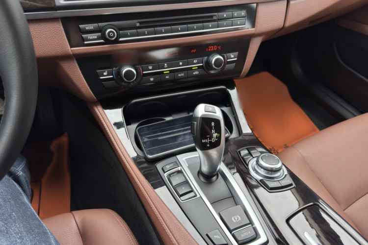 宝马5系 2014款 525Li 领先型局部细节18