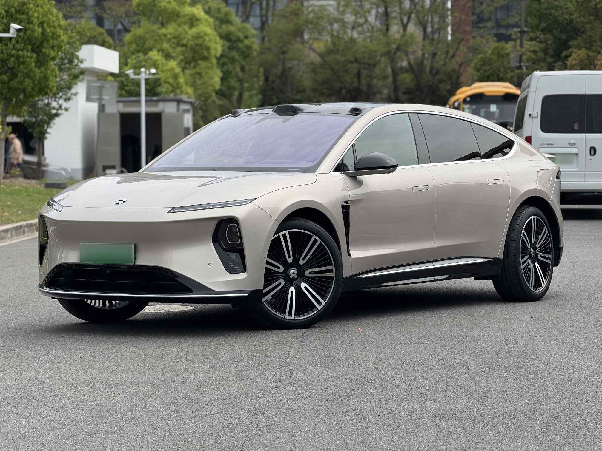 蔚来ET9 2025款 102kWh 签名版(2)