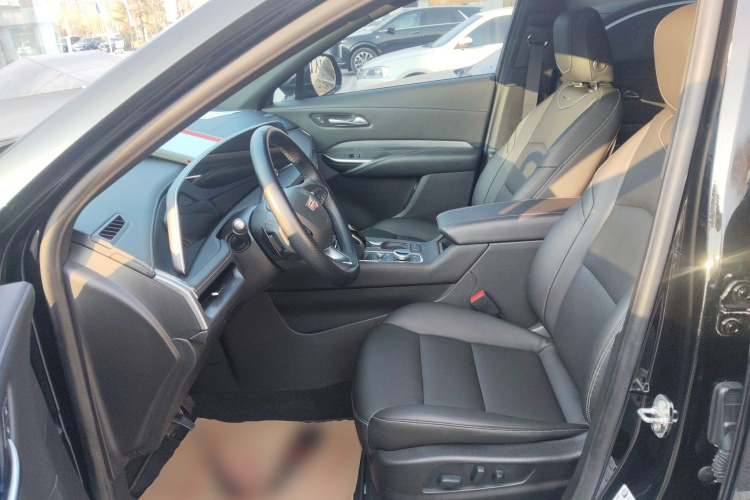 凯迪拉克XT4 2024款 28T 两驱豪华型中控内饰19