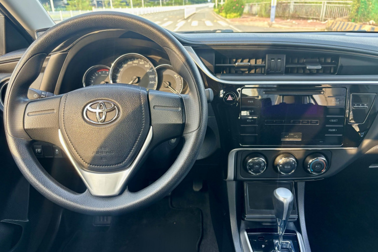 丰田 卡罗拉 2017款 改款 1.2T S-CVT GL中控内饰7004