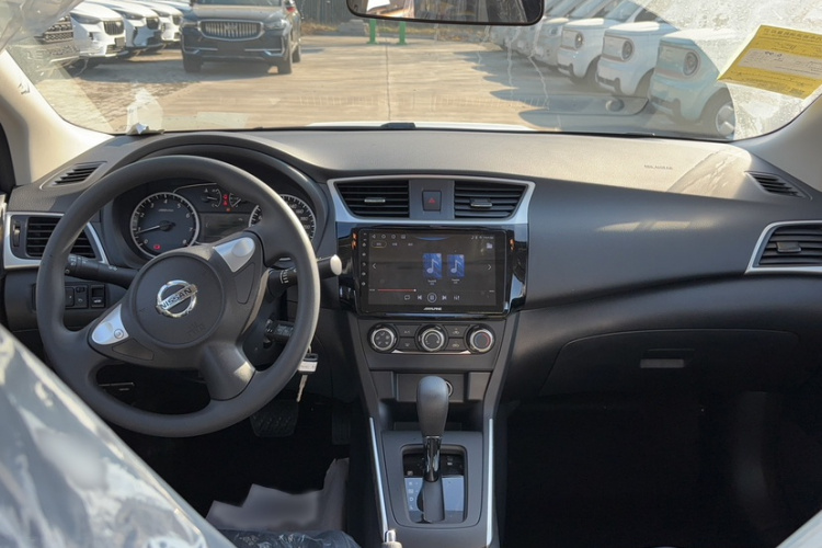 日产 轩逸 改款三 经典 1.6XE CVT舒适天窗版(8.29)中控内饰7001