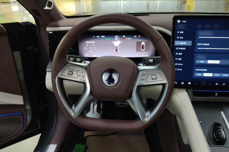 腾势Z9GT 2024款 1100四驱Ultra版局部细节13