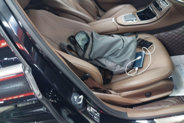 奔驰E级 2023款 改款 E 300 L 时尚型局部细节41