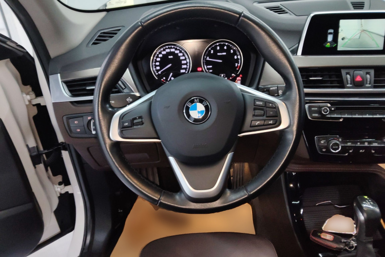 宝马X1 2018款 xDrive20Li 尊享型中控内饰13