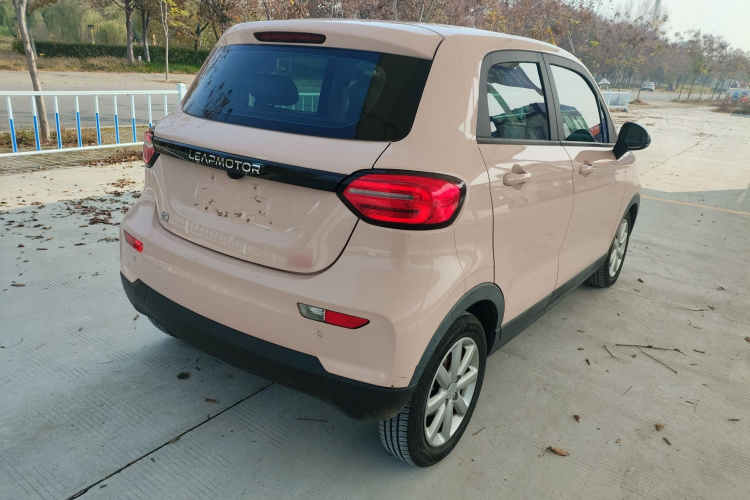 零跑汽车 零跑T03 2022款 珠光版车身外观7