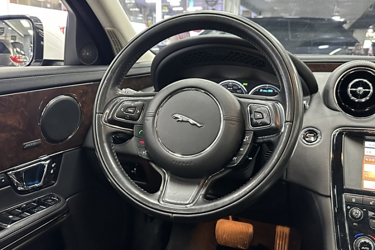 捷豹XJ 2015款  XJL 3.0 SC 两驱全景商务版局部细节9007