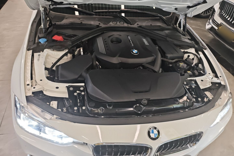 宝马3系 2019款 320Li M运动套装机舱底盘24