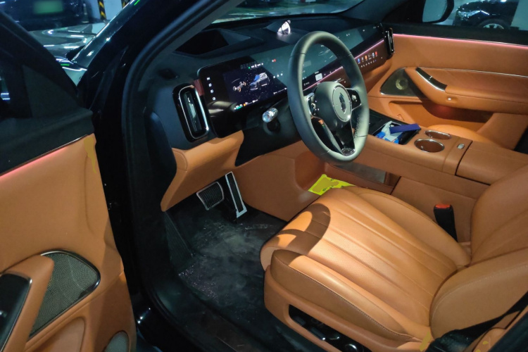 鸿蒙智行 问界M8 2025款 增程 Max+版 53.4kWh 6座版中控内饰20