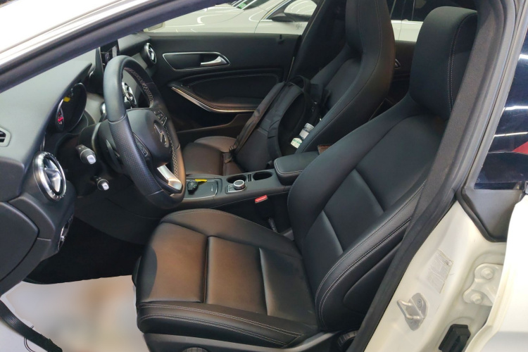 奔驰CLA 2017款 改款 CLA 200 动感型中控内饰19