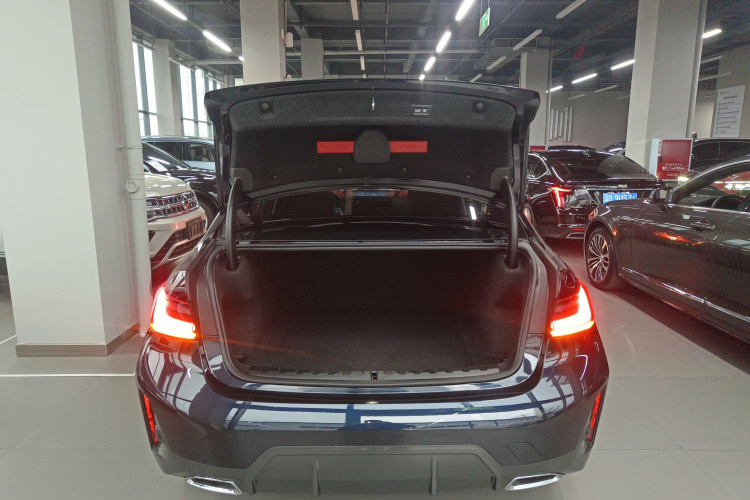 宝马3系 2023款 325Li xDrive M运动套装机舱底盘23