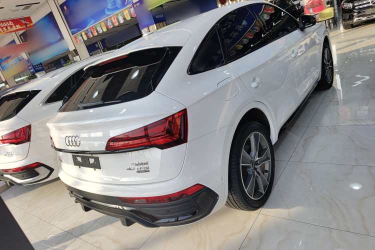 奥迪Q5L 2022款 40T 豪华动感型车身外观6005