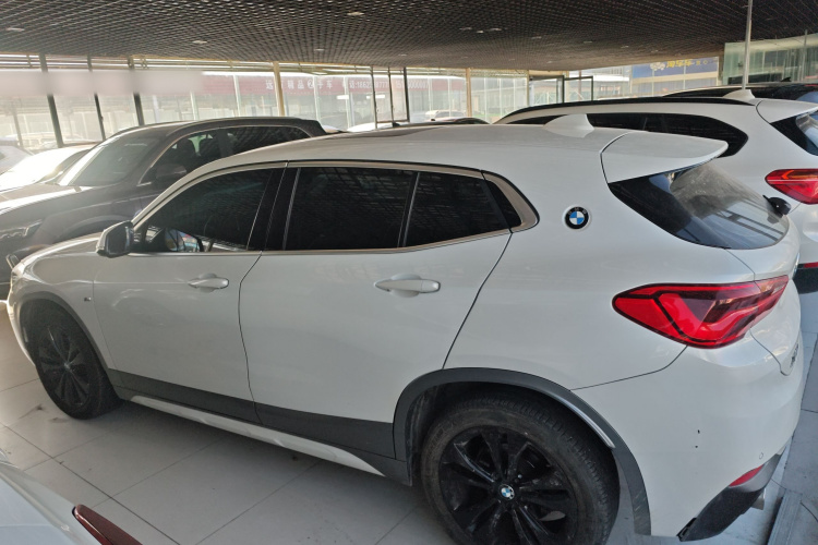 宝马X2 2020款 sDrive20i M越野套装车身外观4