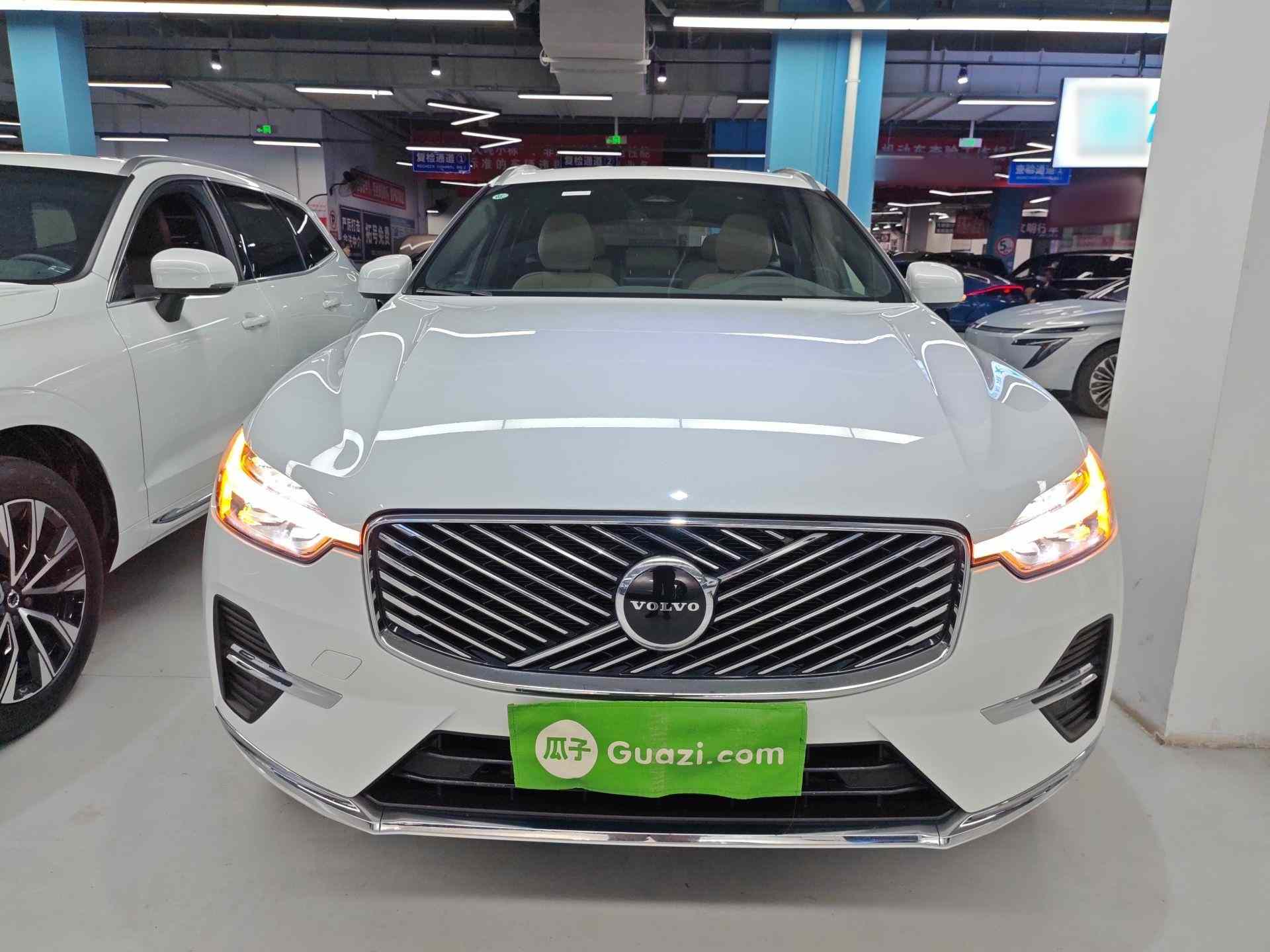 沃尔沃XC60 2026款 B5 四驱智逸豪华版(1)