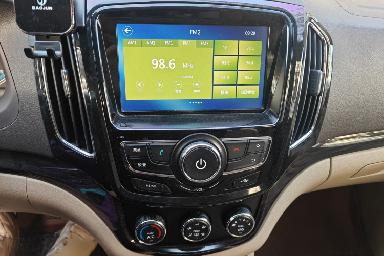 宝骏730 2014款 1.5L 手动舒适ESP版 7座局部细节16