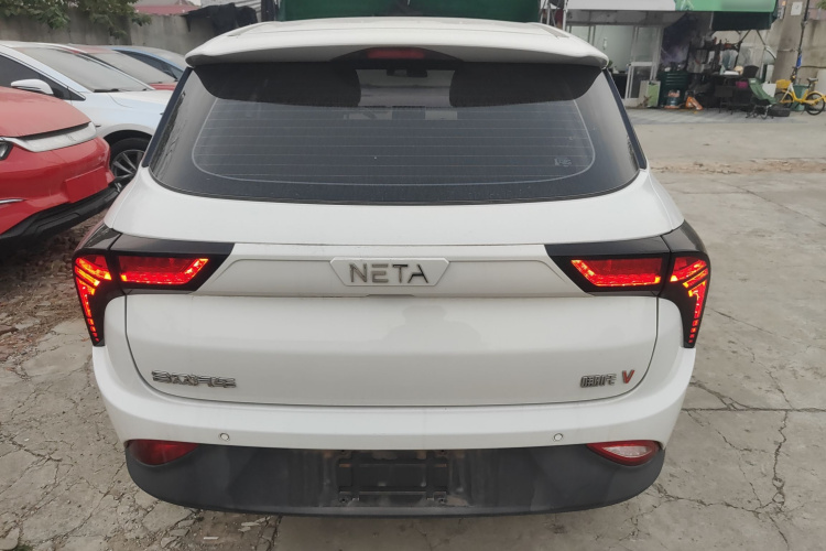 哪吒汽车 哪吒V 2021款 长续航娱乐版车身外观6004