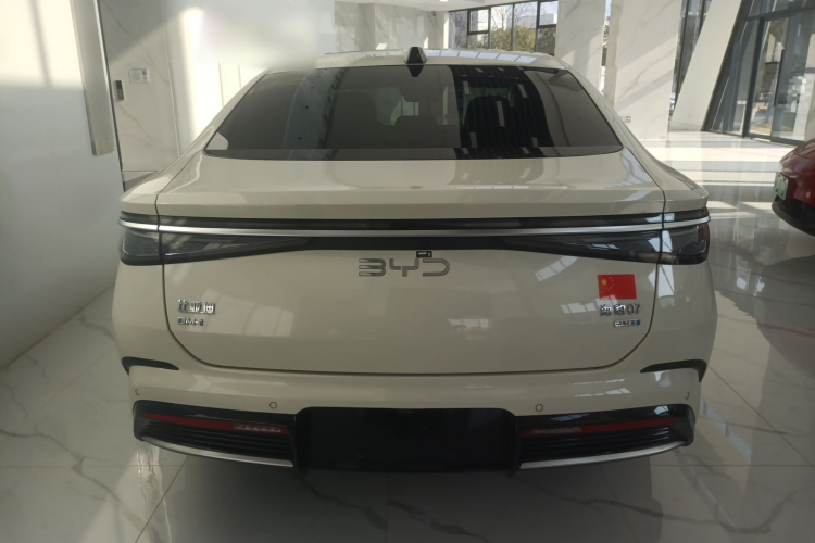 比亚迪 海豹07 DM-i 2025款 智驾版 DM-i 1.5L 125km 豪华型车身外观6