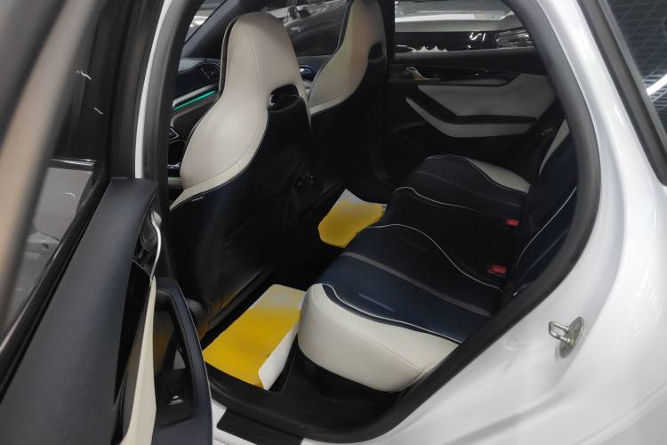 比亚迪 秦PLUS 2021款 EV 500KM 尊贵型中控内饰21