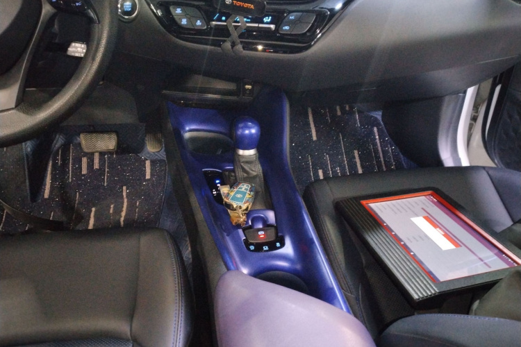 丰田C-HR 2020款 2.0L 领先版局部细节18