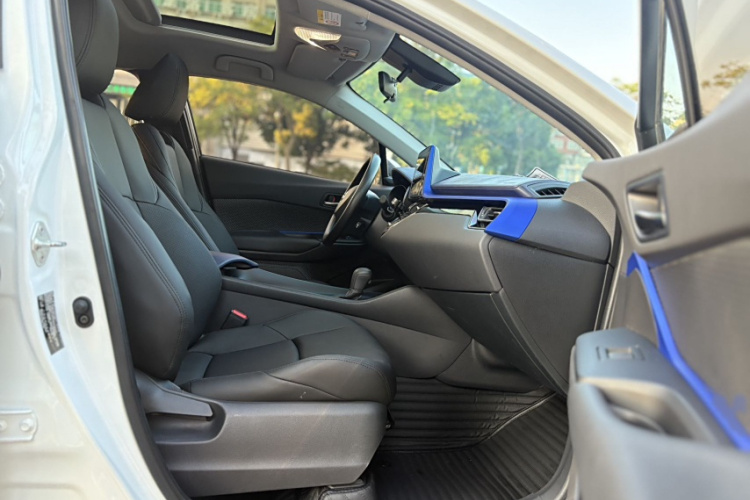 丰田C-HR 2022款 2.0L 舒适版中控内饰7005