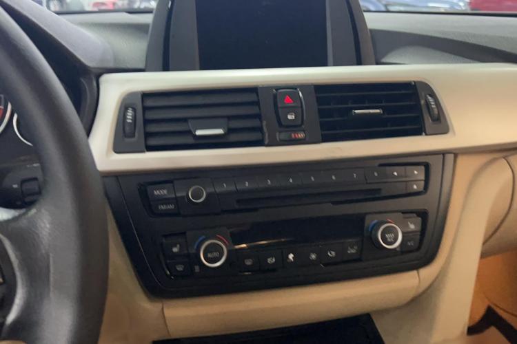 宝马3系 2014款 320Li 时尚型局部细节16