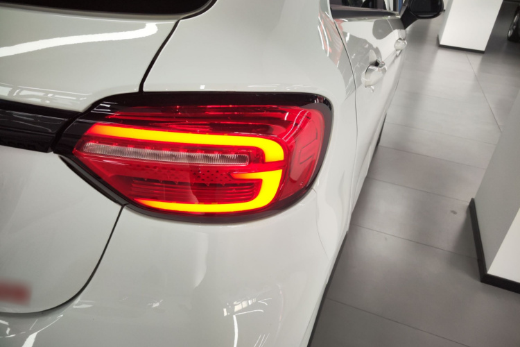 零跑汽车 零跑T03 2024款 403舒享版车身外观9