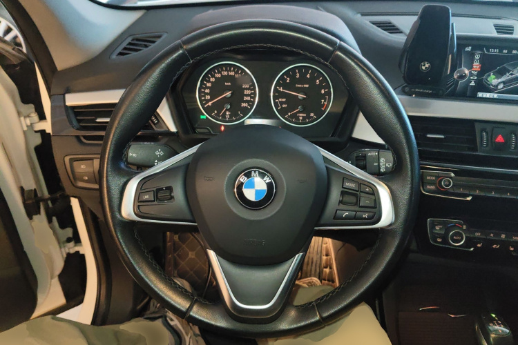 宝马X1 2016款 sDrive18Li 尊享型中控内饰13