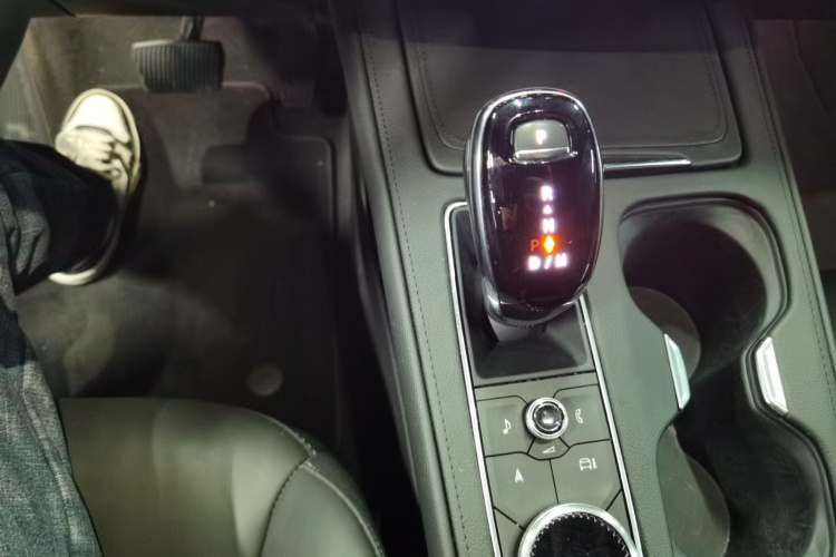 凯迪拉克XT4 2024款 28T 两驱尊贵型中控内饰7003