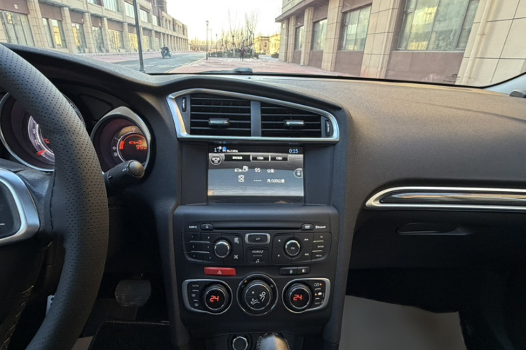 雪铁龙C4L 2015款 1.6T 自动尊贵版局部细节16