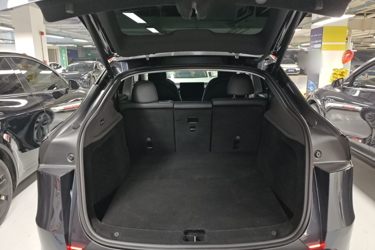 特斯拉 Model Y 2025款 长续航全轮驱动版局部细节23