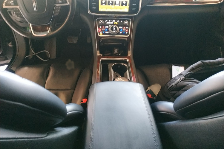 林肯大陆 2018款 2.0T 两驱尊雅版局部细节18