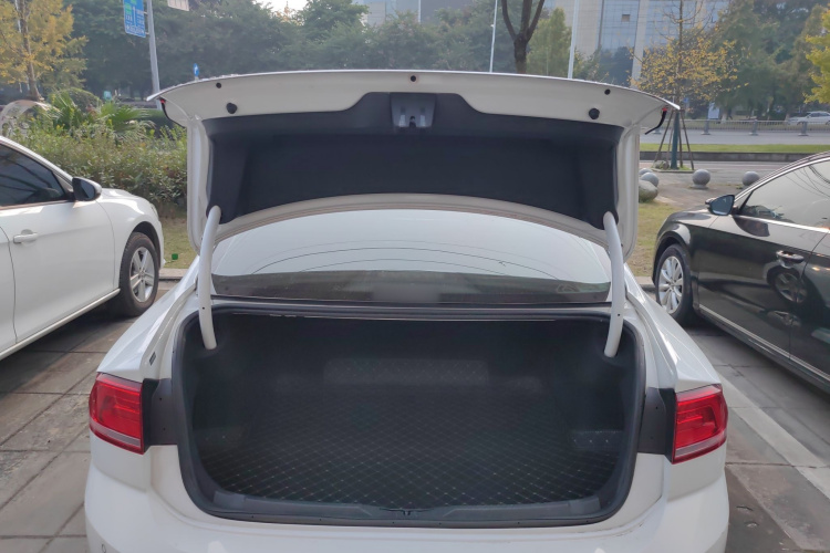 大众 凌渡 2017款 230TSI 手动风尚版机舱底盘23