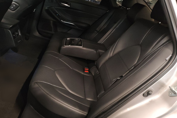 丰田 亚洲龙 2019款 双擎 2.5L 豪华版 国VI中控内饰21