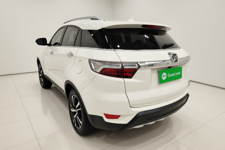 江铃 驭胜S330 2016款 1.5L GTDi 自动两驱尊贵版车身外观5