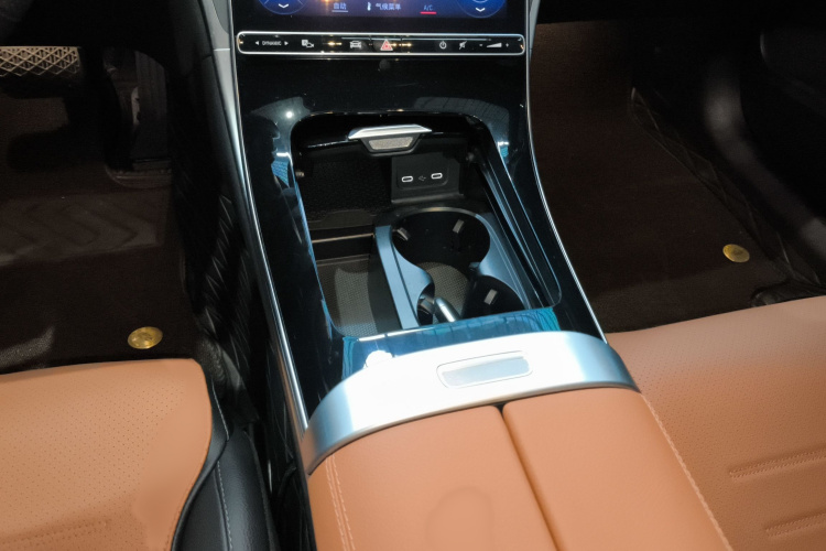 奔驰C级 2023款 C 260 L 运动版局部细节18