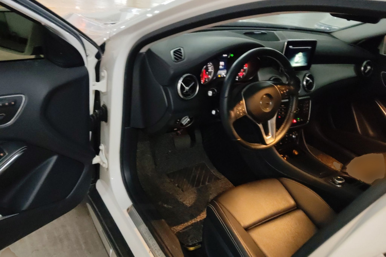 奔驰GLA 2016款 GLA 200 时尚型中控内饰20