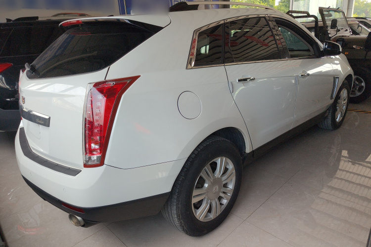 凯迪拉克SRX 2015款 3.0L 精英型车身外观7