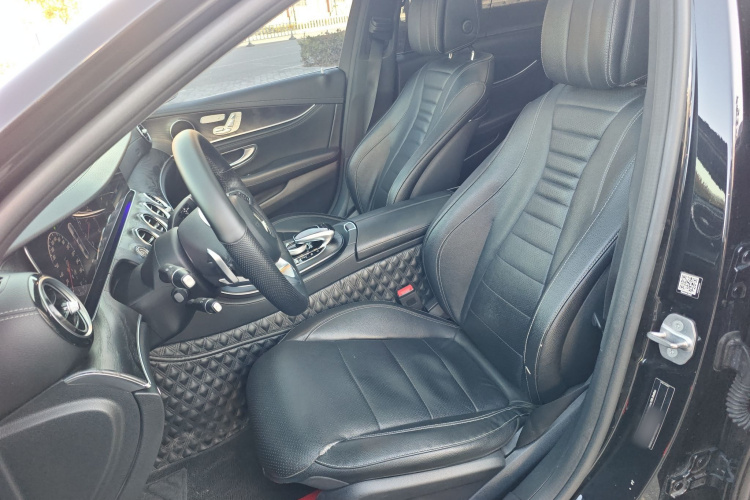 奔驰E级 2017款 E 300 L 运动豪华型中控内饰19